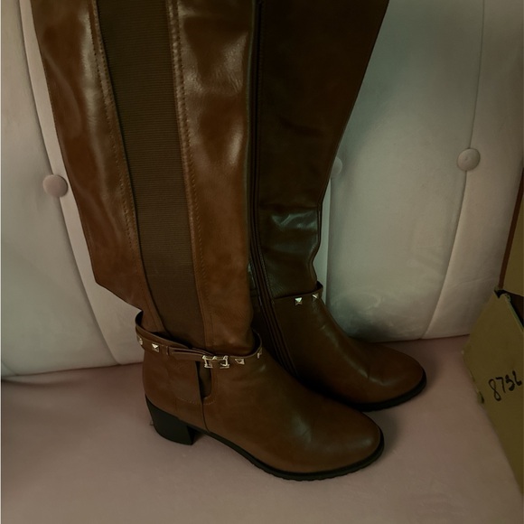 Womens knee high boots. Size 9 - Picture 3 of 7